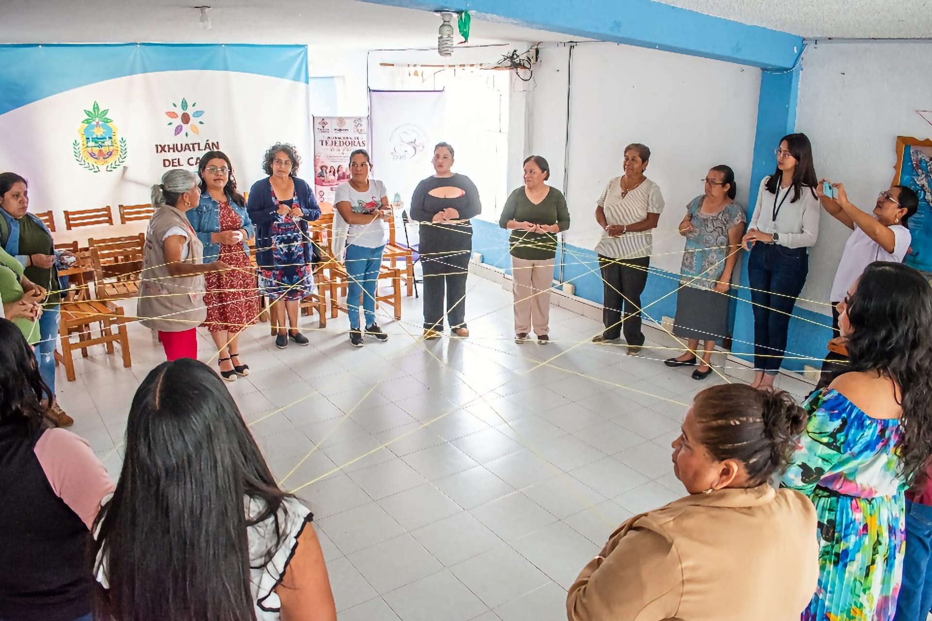 CONFORMAN GRUPO DE MUJERES TEJEDORAS DE IXHUATLÁN